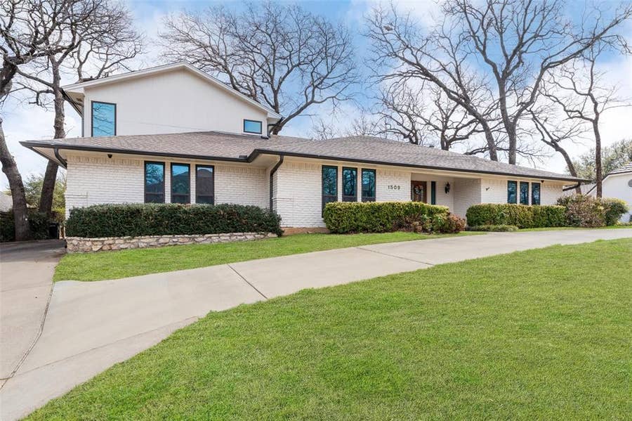 Property photo for 1509 Riverview Drive, Arlington, TX