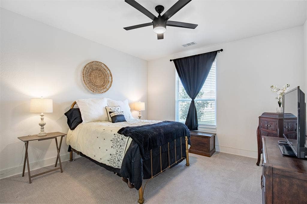 111 Bluegrass Trail, Springtown, TX 76082 Secondary bedroom overlooking the front of the home.