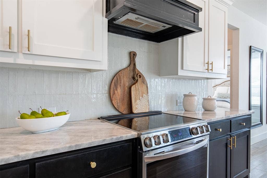 111 Bluegrass Trail, Springtown, TX 76082 Kitchen features designer backsplash and painted range hood.