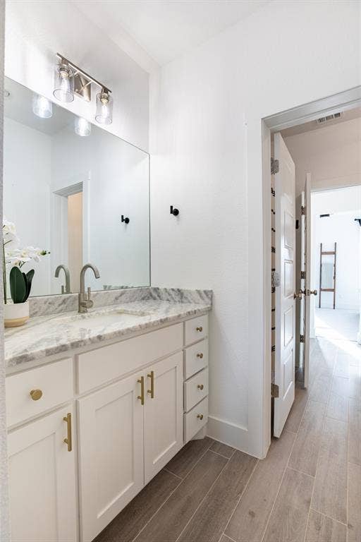 111 Bluegrass Trail, Springtown, TX 76082 Jack and Jill bath with 2 vanity rooms, and separate bathing room.