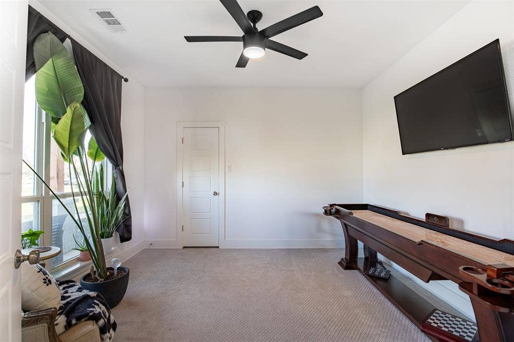 111 Bluegrass Trail, Springtown, TX 76082 Dedicated office with closet overlooking the scenic front yard.