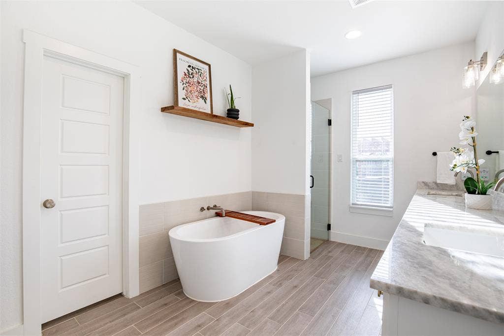 111 Bluegrass Trail, Springtown, TX 76082 Spa-like en-suite bath with soaking tub and generous walk-in closet.