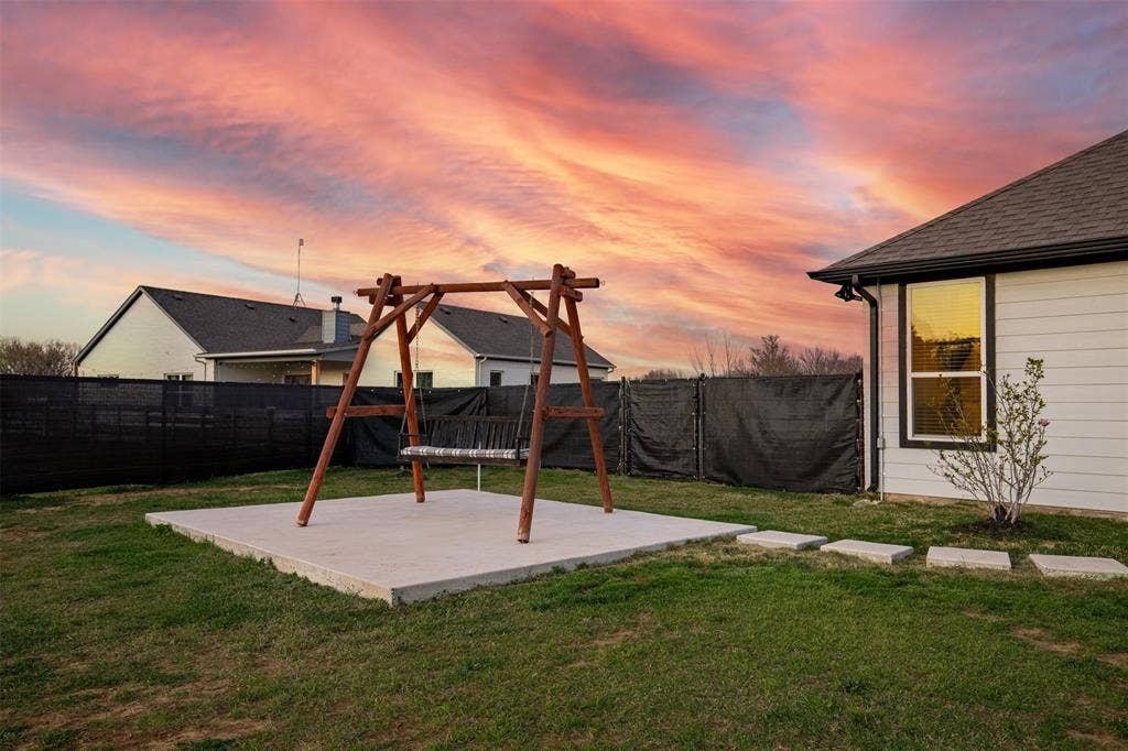 111 Bluegrass Trail, Springtown, TX 76082 Backyard surrounded in privacy fencing.