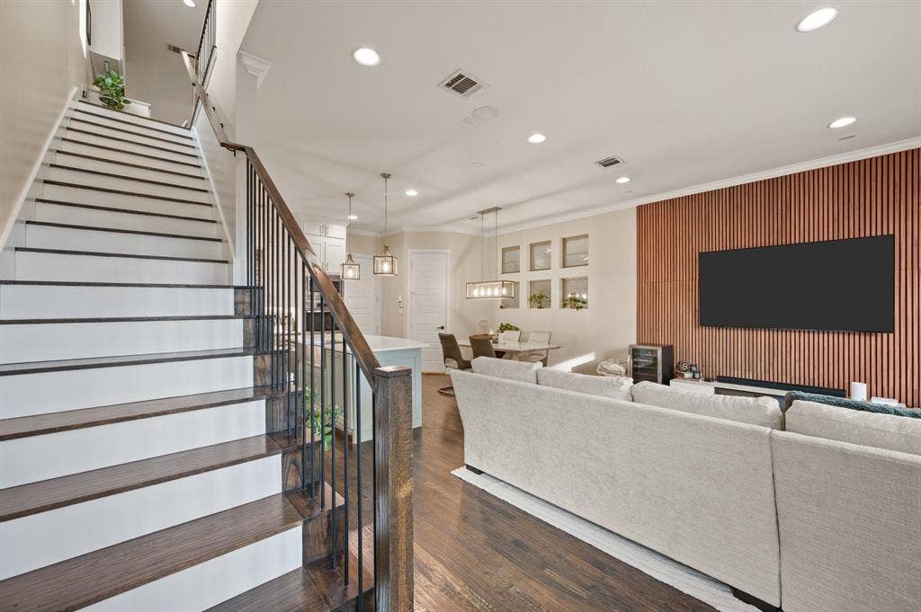 8254 Laflin Lane, Dallas, TX 75231 8254 Laflin Lane, Dallas, TX 75231