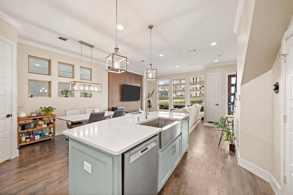 8254 Laflin Lane, Dallas, TX 75231 8254 Laflin Lane, Dallas, TX 75231