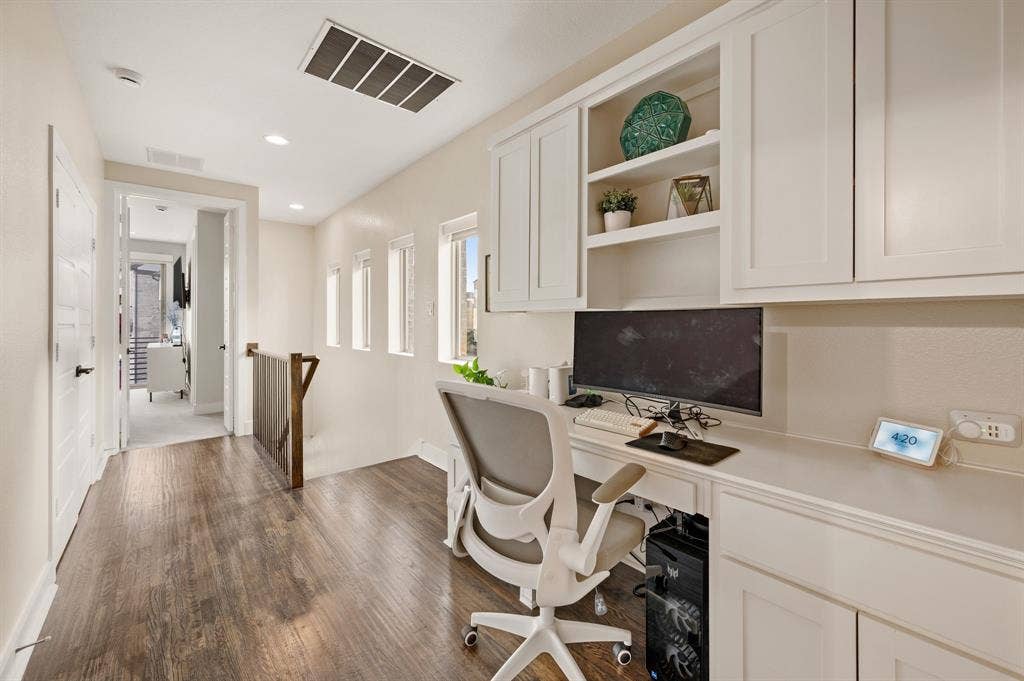 8254 Laflin Lane, Dallas, TX 75231 8254 Laflin Lane, Dallas, TX 75231