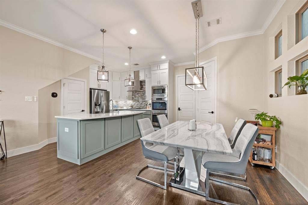 8254 Laflin Lane, Dallas, TX 75231 8254 Laflin Lane, Dallas, TX 75231