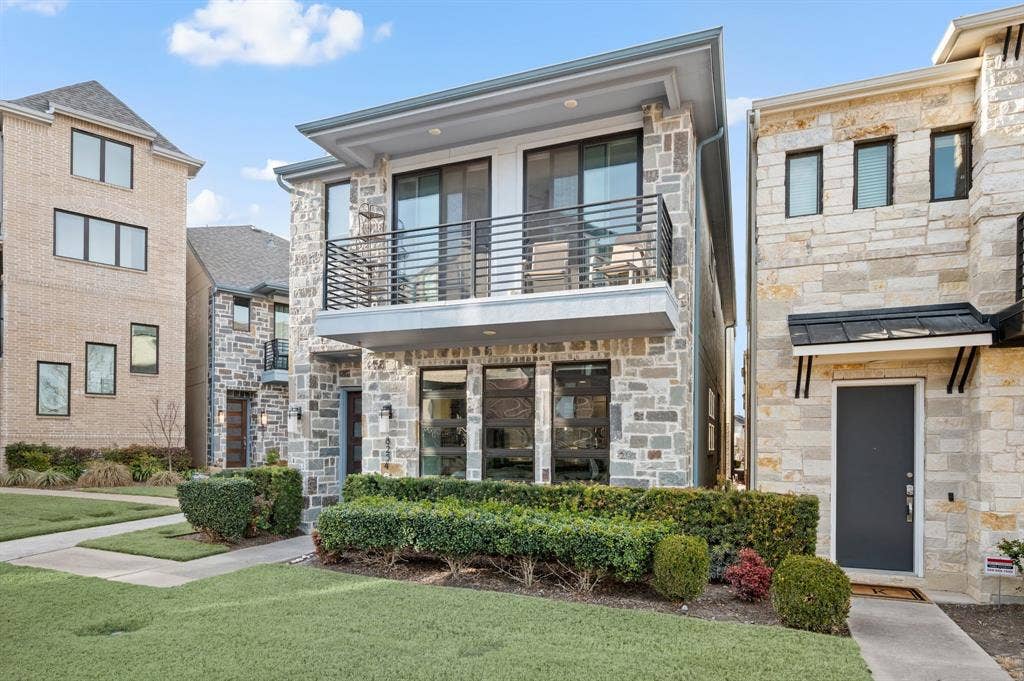 8254 Laflin Lane, Dallas, TX 75231 8254 Laflin Lane, Dallas, TX 75231