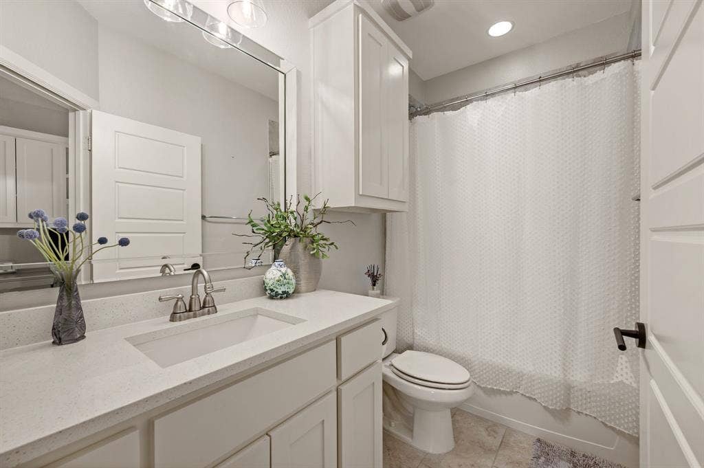 8254 Laflin Lane, Dallas, TX 75231 8254 Laflin Lane, Dallas, TX 75231