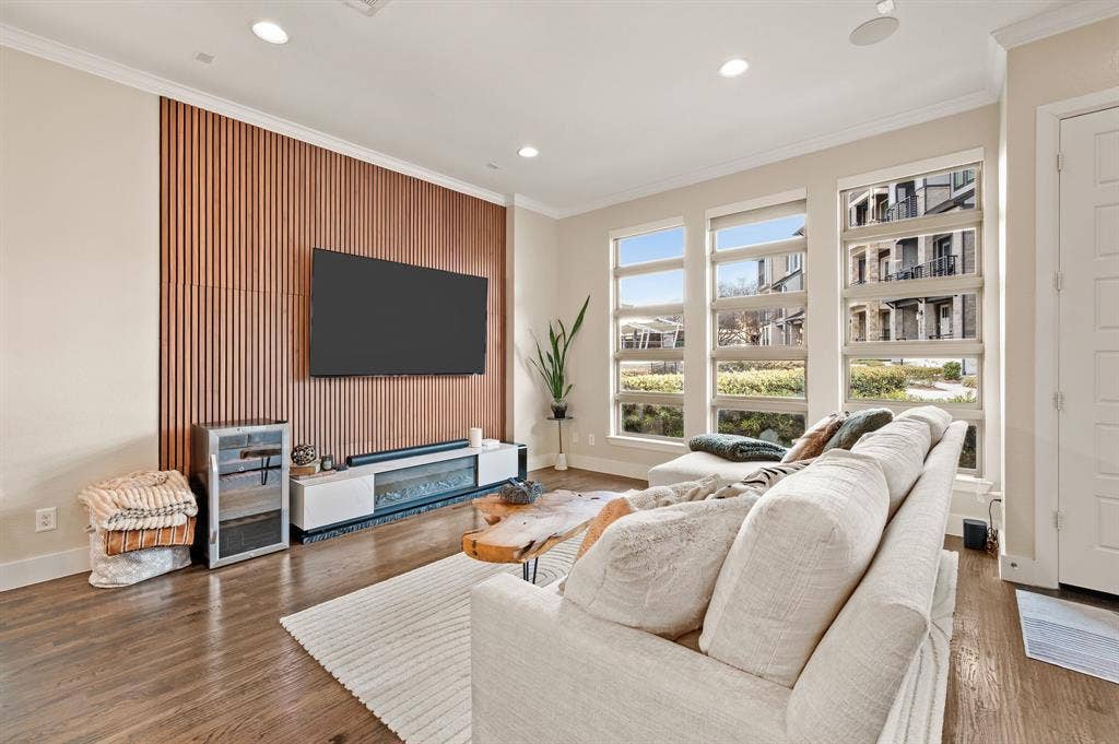 8254 Laflin Lane, Dallas, TX 75231 8254 Laflin Lane, Dallas, TX 75231