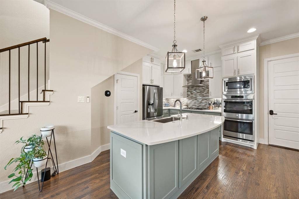 8254 Laflin Lane, Dallas, TX 75231 8254 Laflin Lane, Dallas, TX 75231