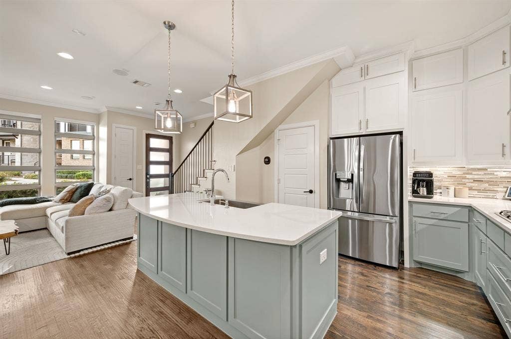 8254 Laflin Lane, Dallas, TX 75231 8254 Laflin Lane, Dallas, TX 75231
