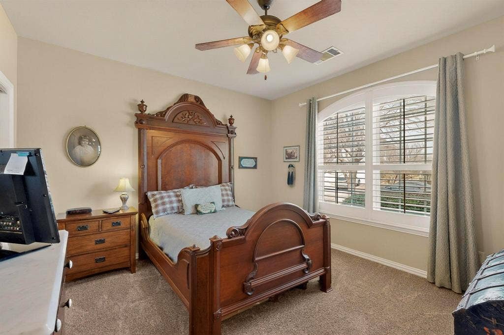 Guest bedroom