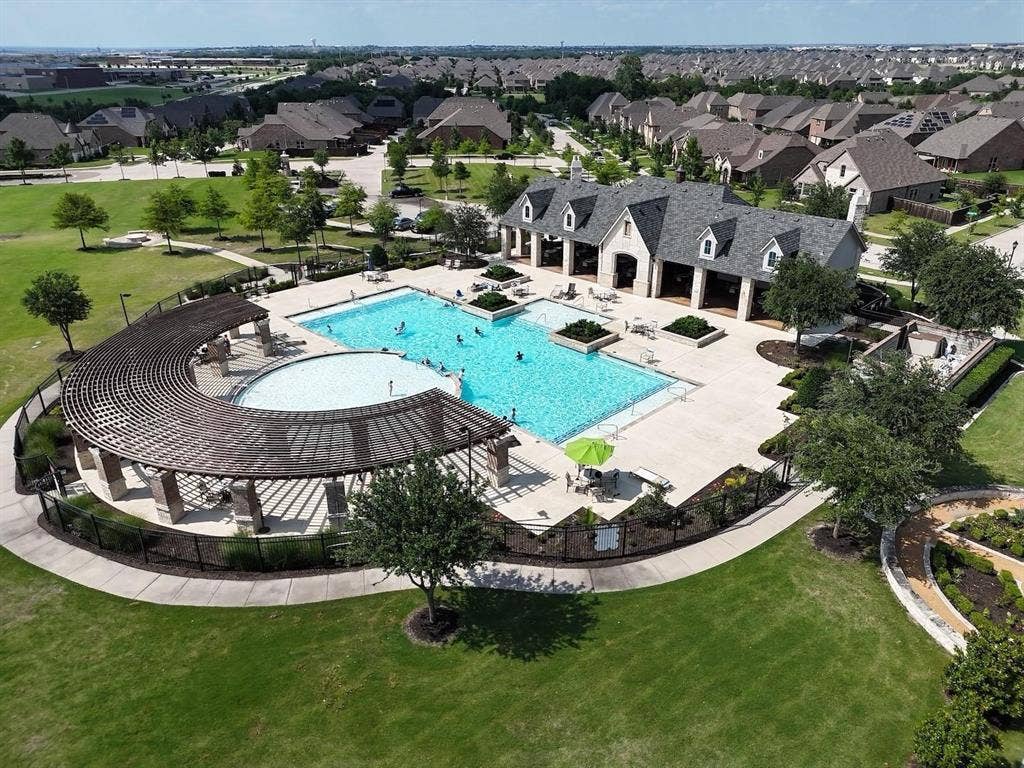 13674 Carmenita Drive, Frisco, TX 75035 community pool