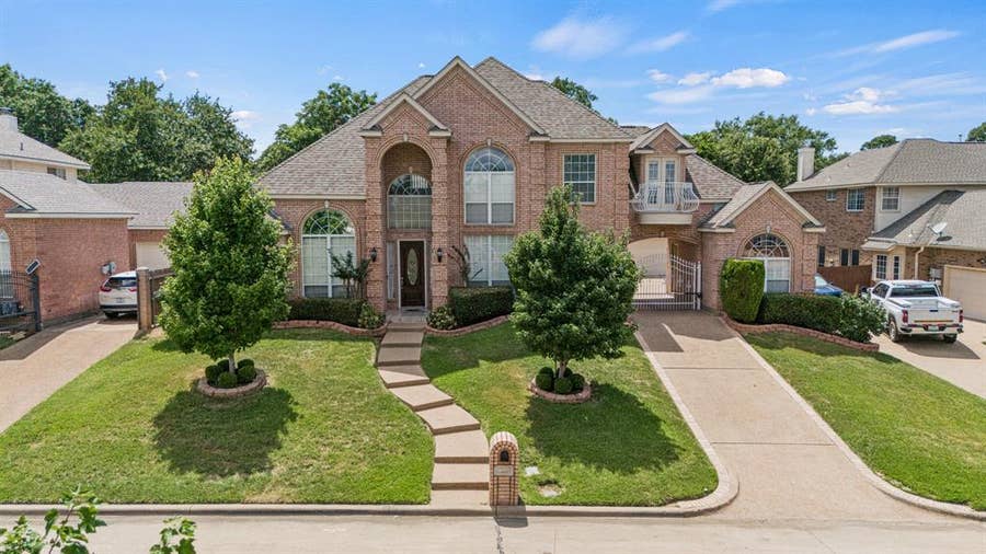 Property photo for 2308 Megan Way, Arlington, TX