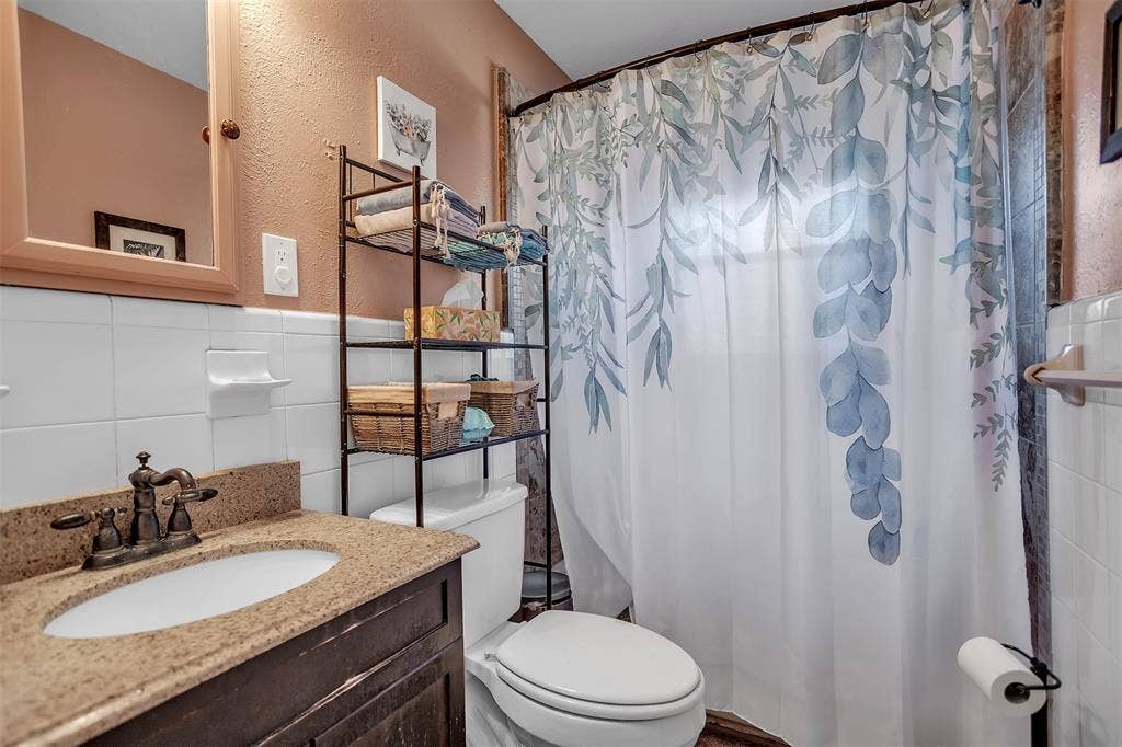 709 Hurstview Drive, Hurst, TX 76053 709 Hurstview Drive, Hurst, TX 76053