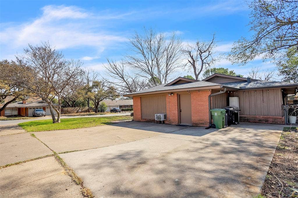 709 Hurstview Drive, Hurst, TX 76053 709 Hurstview Drive, Hurst, TX 76053