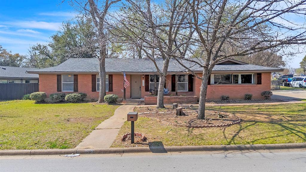 709 Hurstview Drive, Hurst, TX 76053 709 Hurstview Drive, Hurst, TX 76053