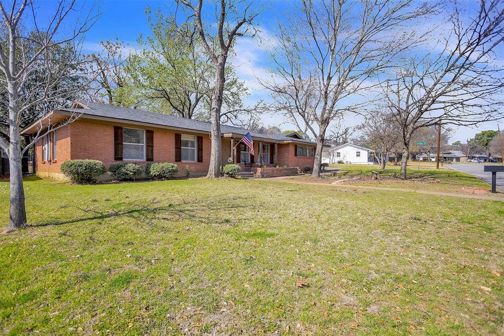709 Hurstview Drive, Hurst, TX 76053 709 Hurstview Drive, Hurst, TX 76053