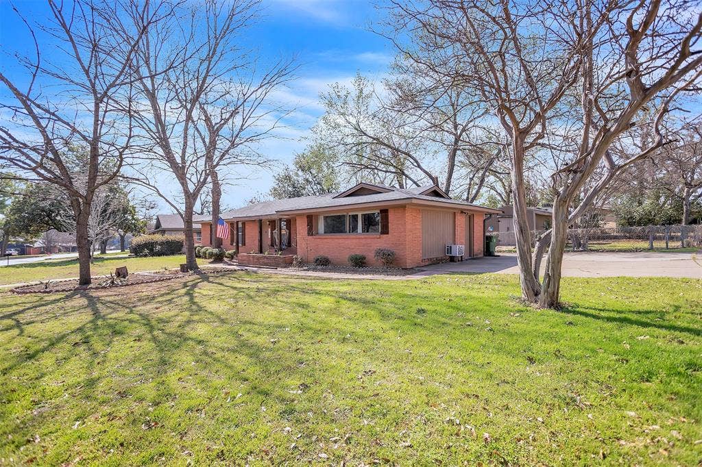 709 Hurstview Drive, Hurst, TX 76053 709 Hurstview Drive, Hurst, TX 76053