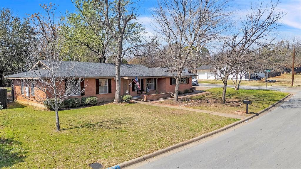 709 Hurstview Drive, Hurst, TX 76053 709 Hurstview Drive, Hurst, TX 76053