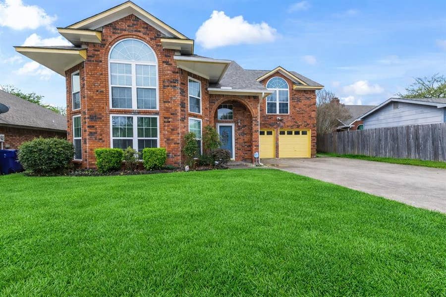 Property photo for 4914 Creekridge Lane, Garland, TX