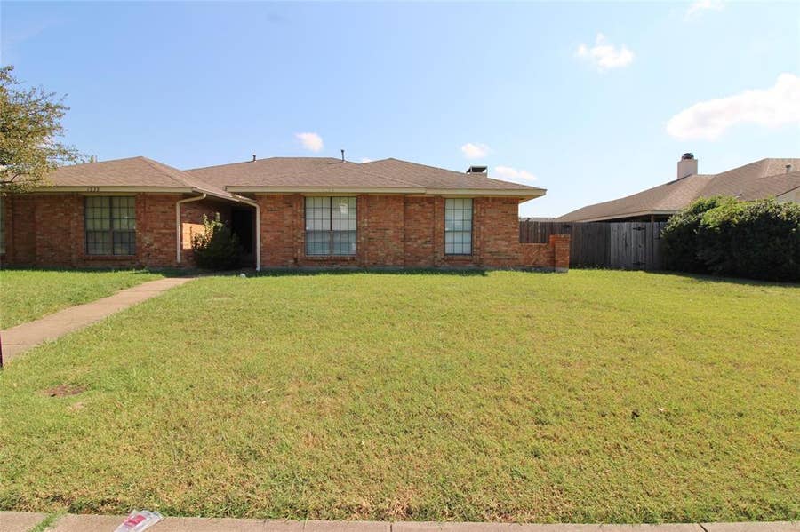 Property photo for 1234 Mockingbird Lane, DeSoto, TX