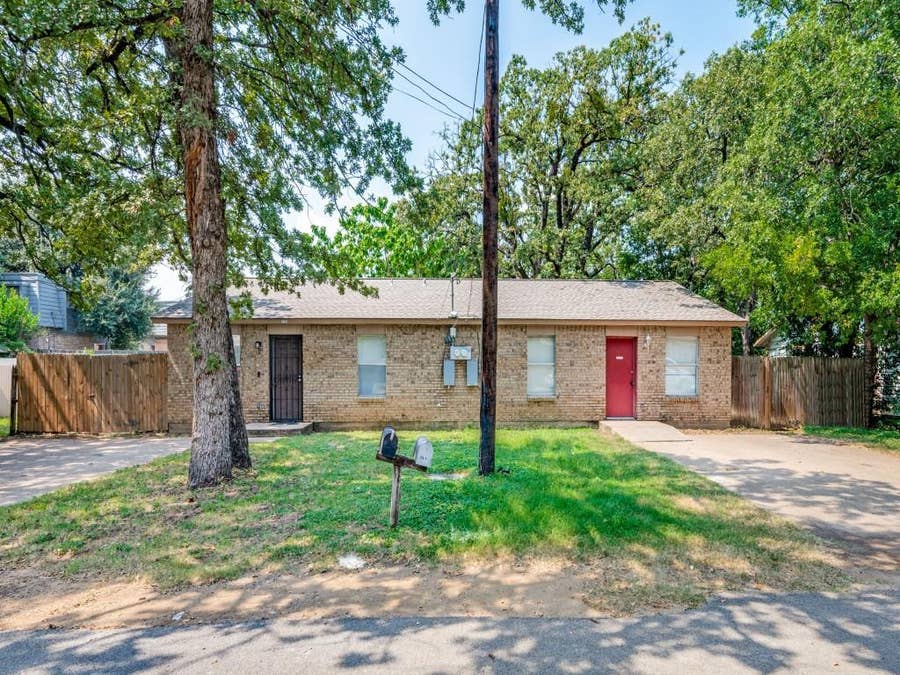 Property photo for 518 Jordan Lane, Arlington, TX