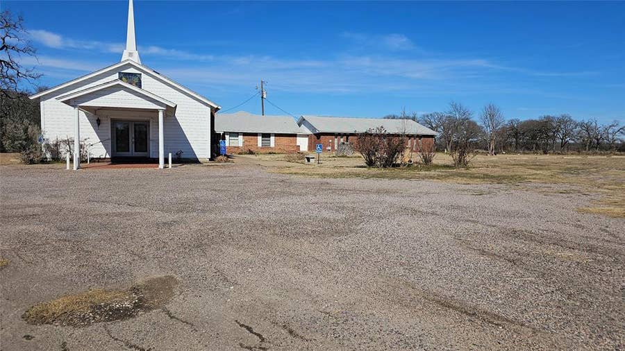 Property photo for 1215 W Cedar Creek Parkway, Kemp, TX