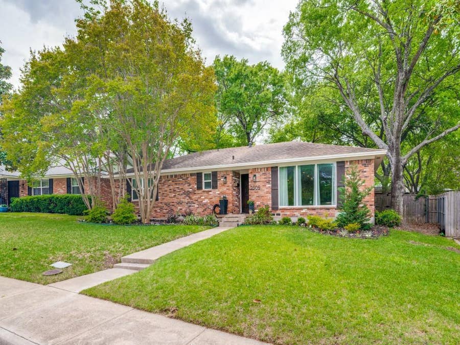 Property photo for 2505 Fenestra Drive, Dallas, TX
