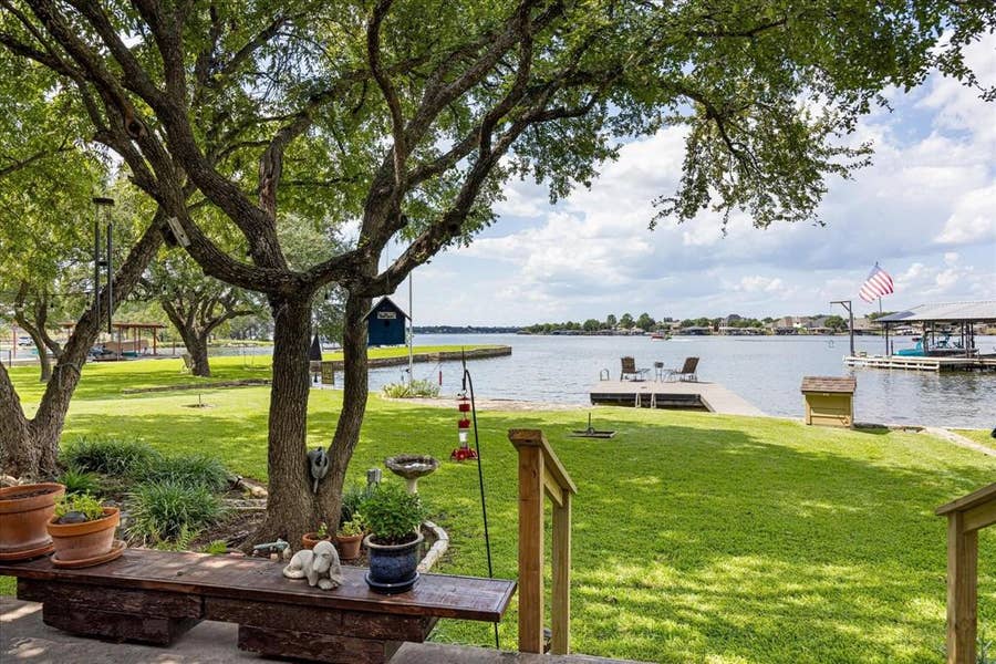 Property photo for 1308 Comanche Cove Court, Granbury, TX