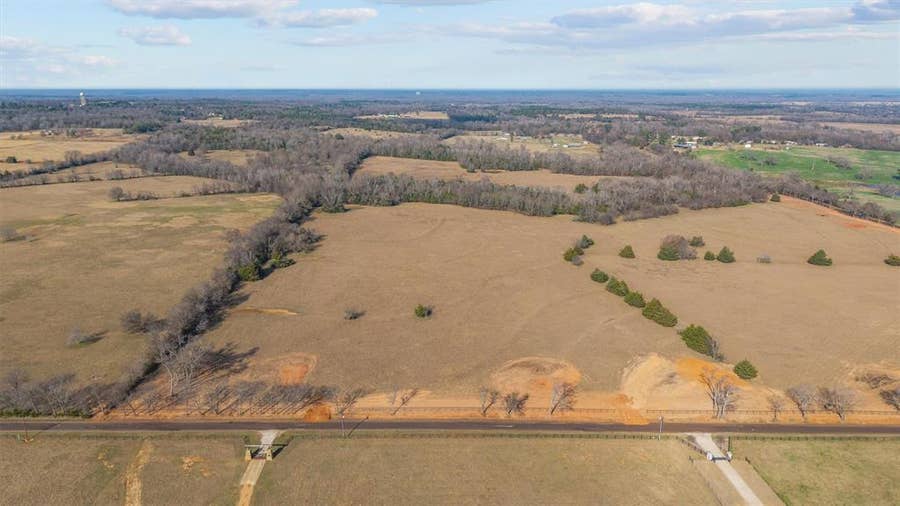 Property photo for 17700 County Road 477, Lindale, TX