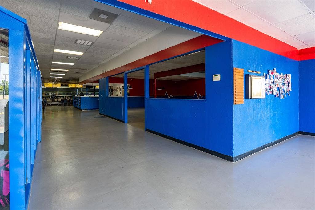 900 W Corsicana Street, Athens, TX 75751 Entry - Game Room & Pro Shop