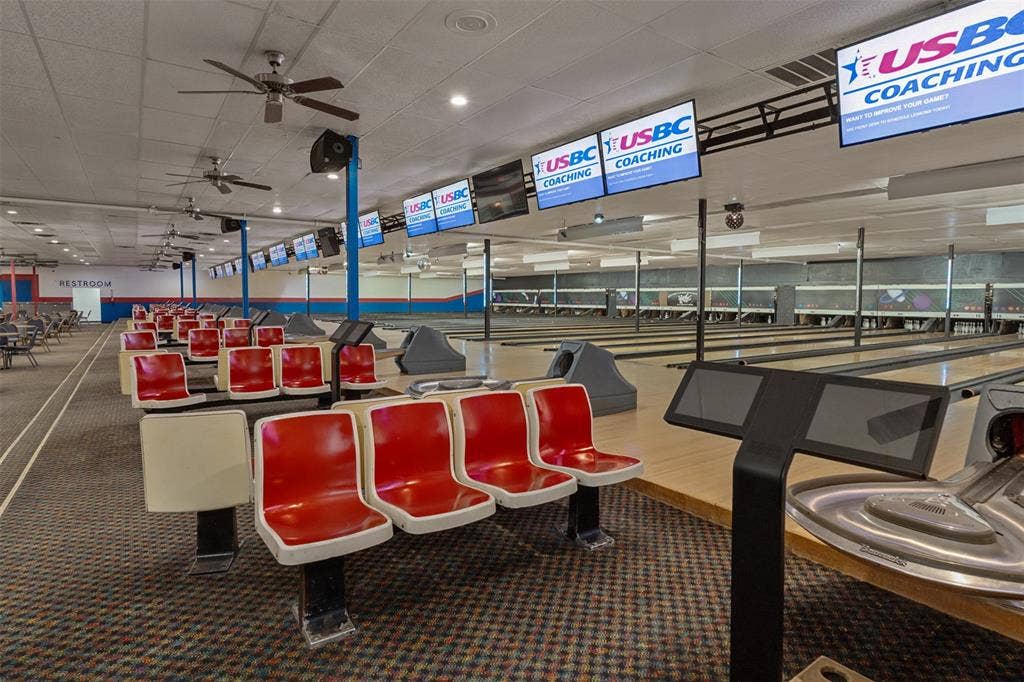 900 W Corsicana Street, Athens, TX 75751 22 Lane Bowling Alley