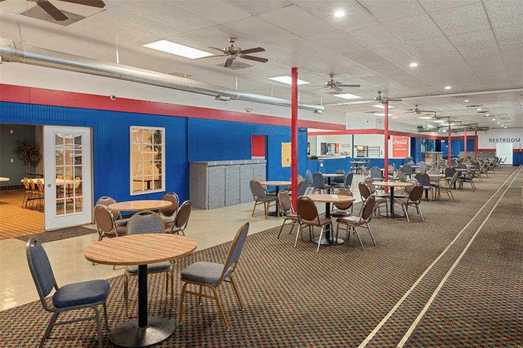 900 W Corsicana Street, Athens, TX 75751 Seating
