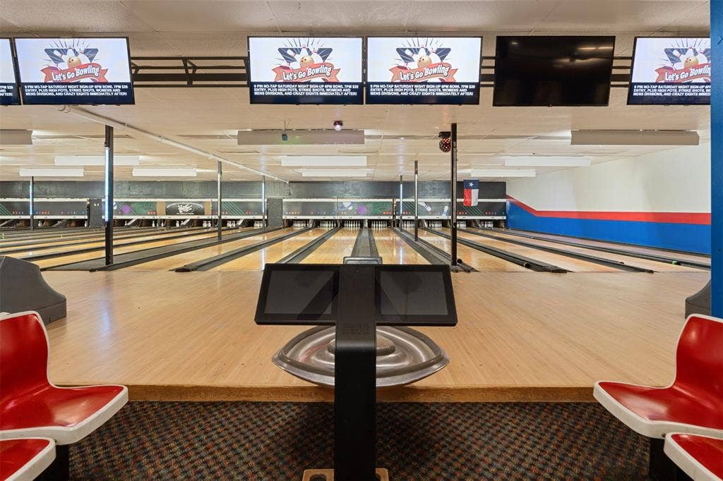 900 W Corsicana Street, Athens, TX 75751 22 Lane Bowling Alley