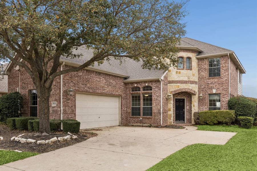 Property photo for 915 Fieldstone Drive, Cedar Hill, TX