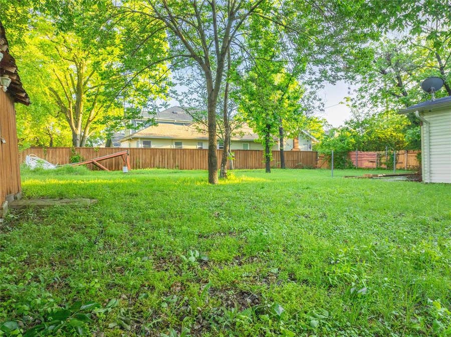 Property photo for 820 Elsbeth Street, Dallas, TX