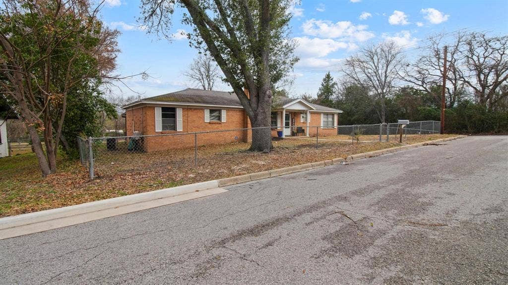 700 Powderhorn Drive, Athens, TX 75751 700 Powderhorn Drive, Athens, TX 75751