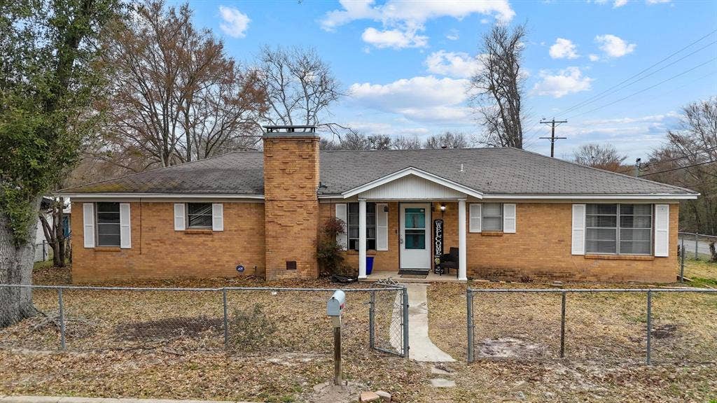 700 Powderhorn Drive, Athens, TX 75751 700 Powderhorn Drive, Athens, TX 75751