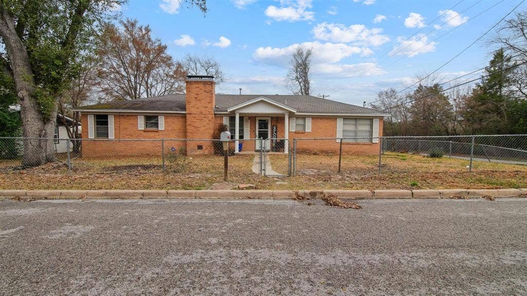 700 Powderhorn Drive, Athens, TX 75751 700 Powderhorn Drive, Athens, TX 75751