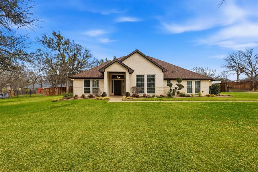 Property photo for 312 Lakeside Oaks Circle, Lakeside, TX