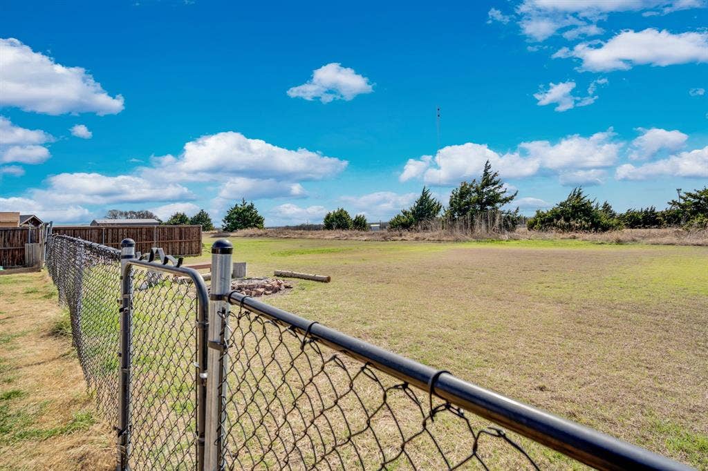 160 Berkshire Lane, Waxahachie, TX 75165 160 Berkshire Lane, Waxahachie, TX 75165