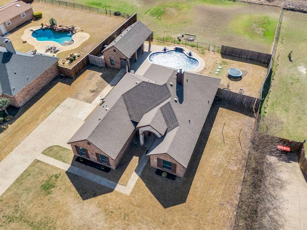 160 Berkshire Lane, Waxahachie, TX 75165 View of subject property featuring a pool area