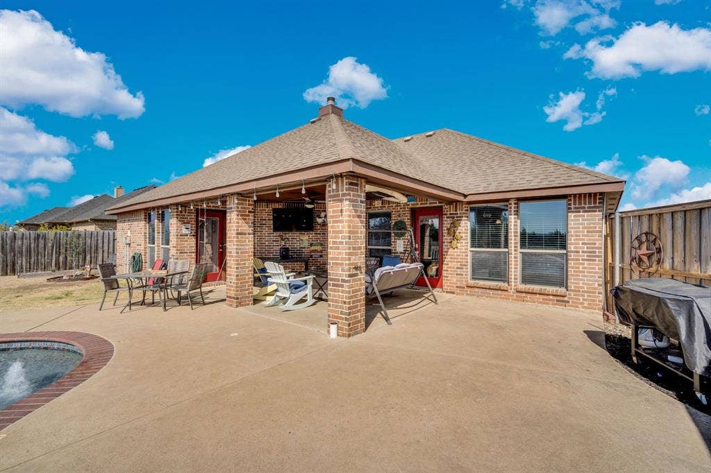160 Berkshire Lane, Waxahachie, TX 75165 View of yard featuring a gate