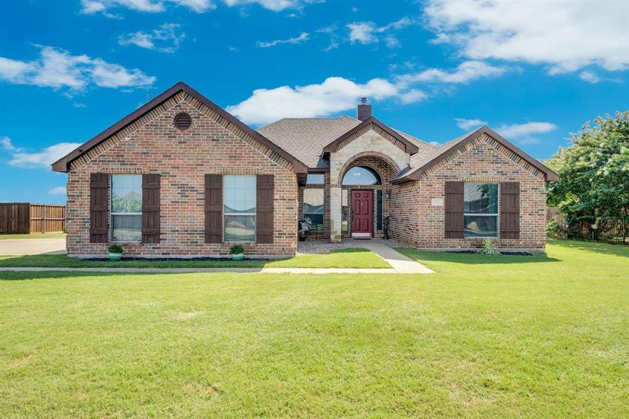 Property photo for 160 Berkshire Lane, Waxahachie, TX