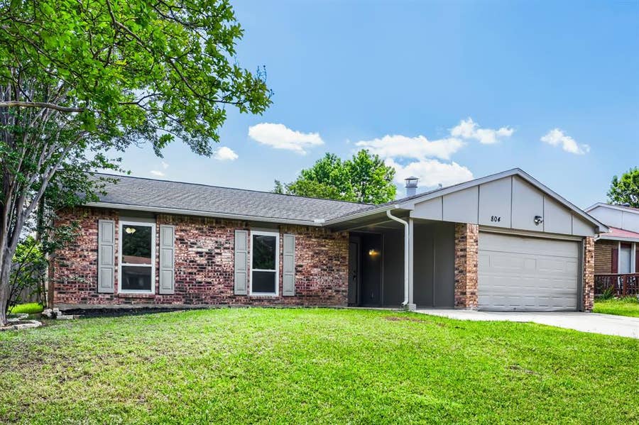 Property photo for 804 Netherland Drive, Arlington, TX