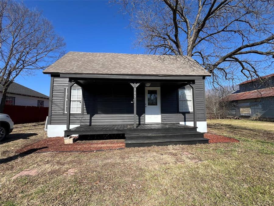Property photo for 705 E 1st North Street, Kaufman, TX
