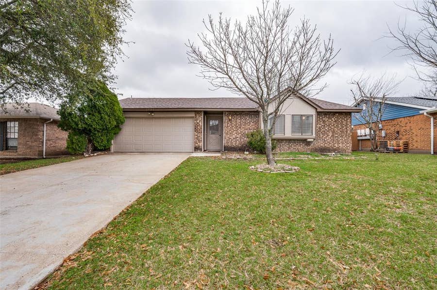 Property photo for 2922 E Pepperidge Drive, Lancaster, TX
