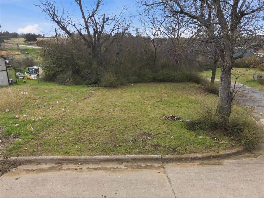 Property photo for 1060 E Oleander Street, Fort Worth, TX